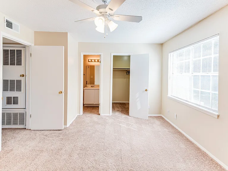 Fountain Square Apartment Homes — Photo 35