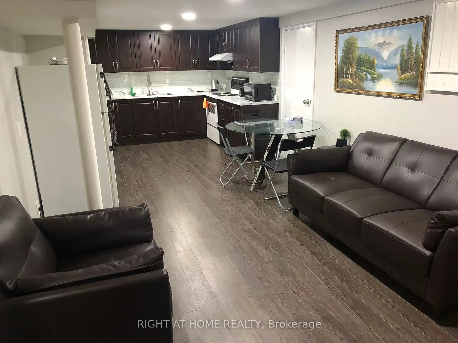 3 bed, $2,000 — Photo 2