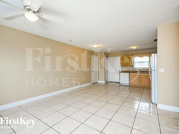5th image of 714 Camel Ct