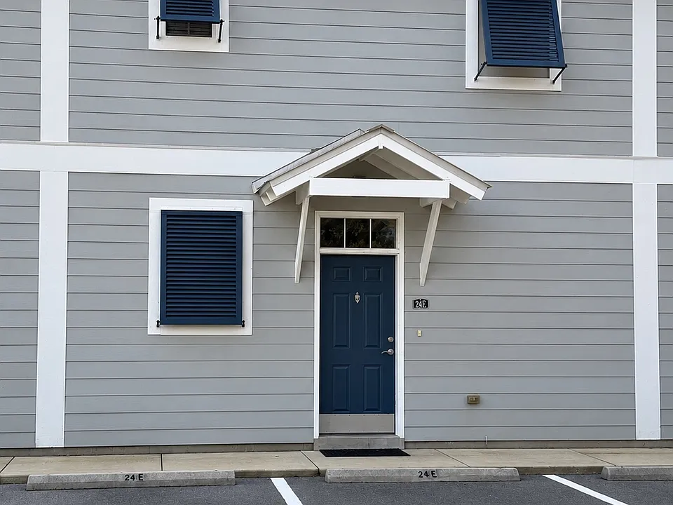 24 Talon Ct #E
