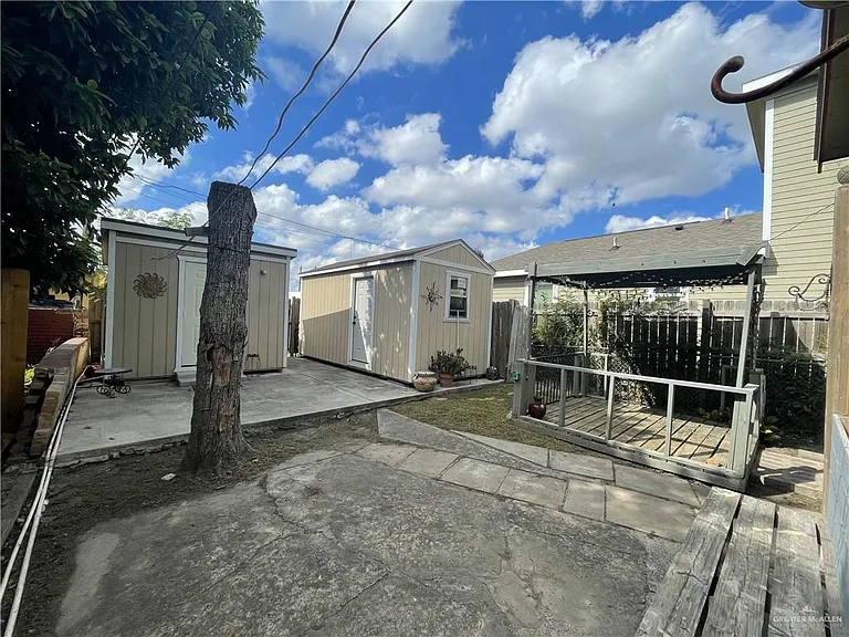 207 W Clark Ave — Photo 10