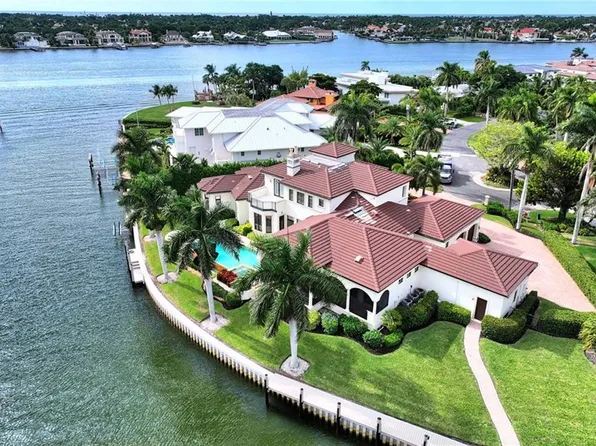 2390 Kingfish RD, NAPLES, FL 34102