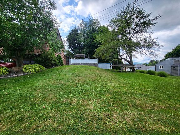 5th image of 517 Hazel Dr