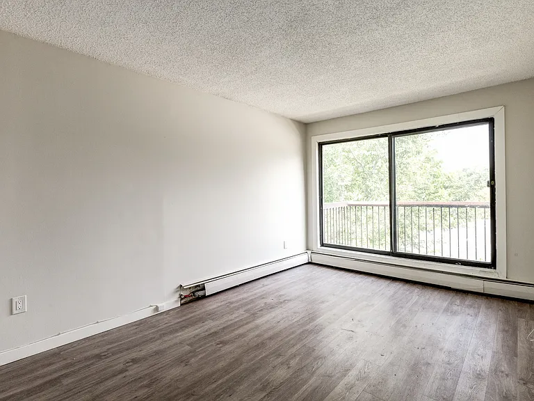 1454 Rae St — Photo 9