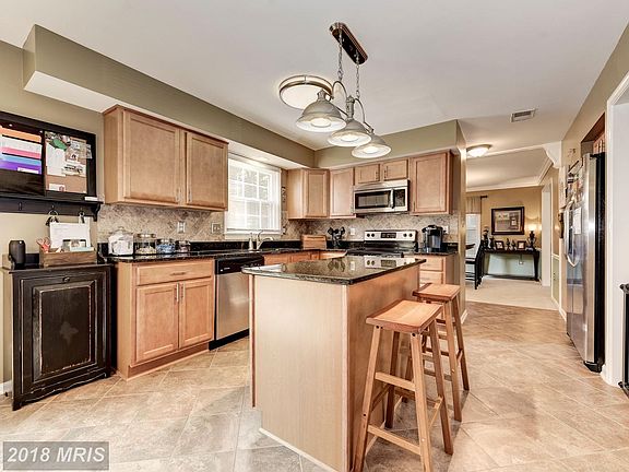 5th image of 15740 Edgewood Dr
