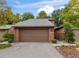 1810 Reis Ct, Rochester, MI 48309