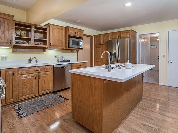5th image of 6704 Pleasantview Dr