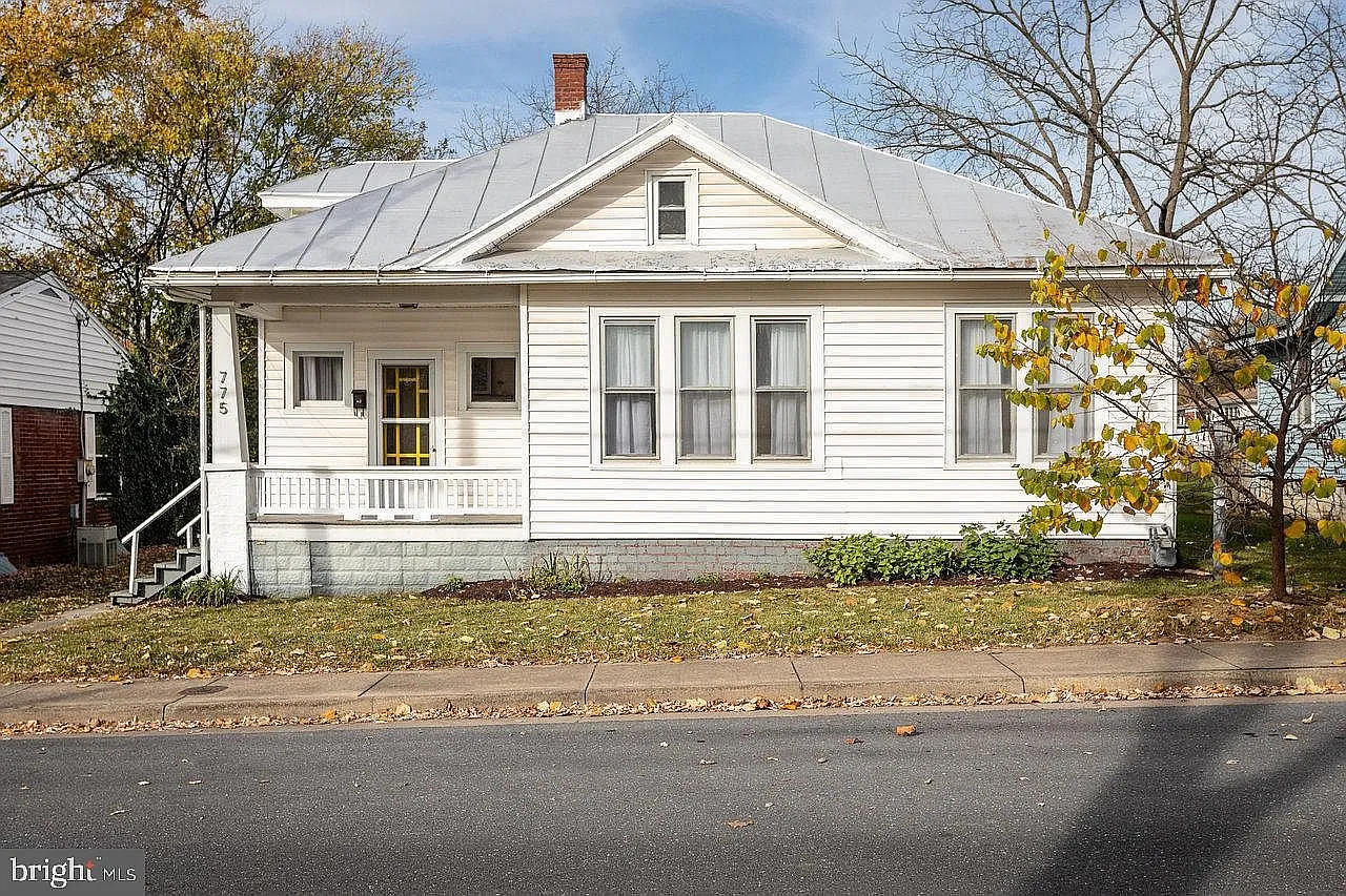 3 bed, 1175 sqft, $1,700 — Photo 1