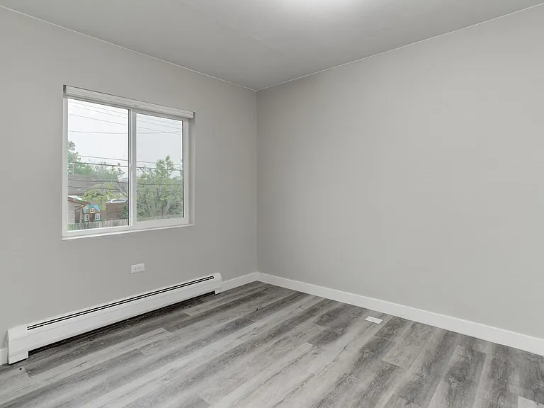 1 and 2 Bedroom Modern Renovated Living with a Community Courtyard & Dog Park in North Denver — Photo 12
