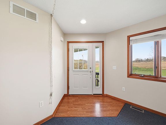 4th image of 896 Fields Rd