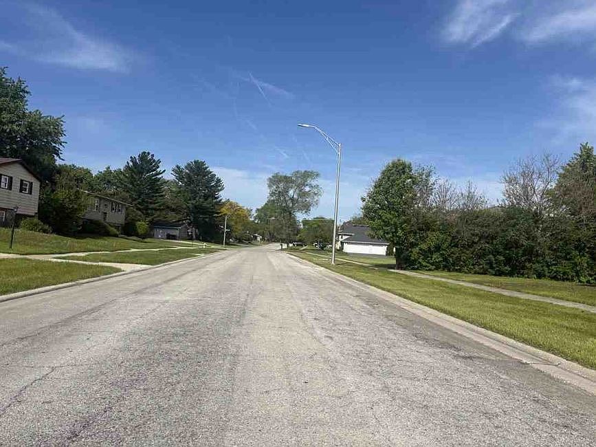 Exterior Neighborhood (street photo)