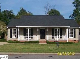 423 Laurel Tree Ln, Simpsonville, SC 29681