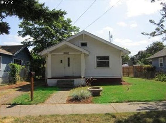 1st image of 3011 NE L St
