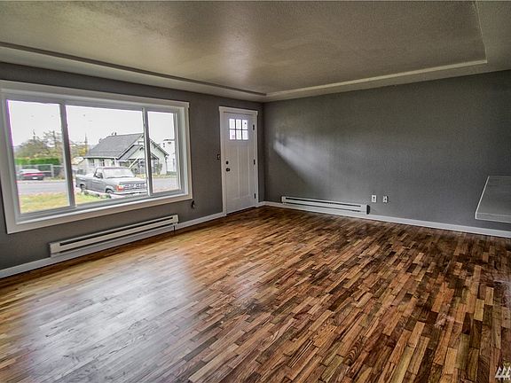 3rd image of 1436 E Fairbanks St