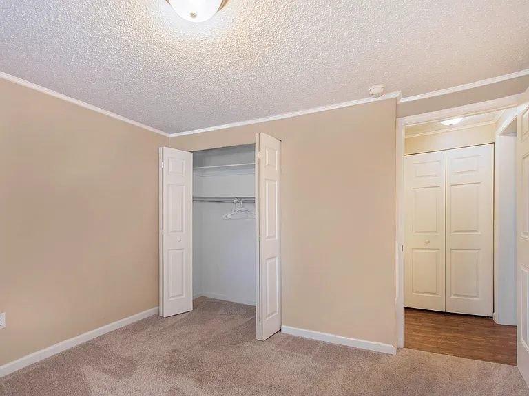 Pineridge Apartments — Photo 12