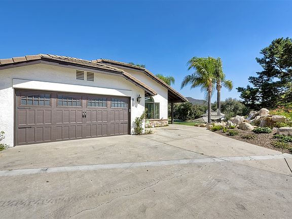 3rd image of 16824 Whispering Oaks Ln
