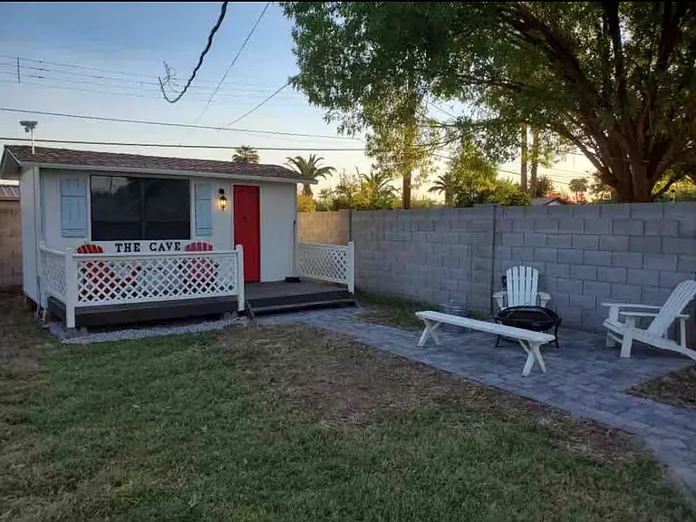 1635 E Solano Dr — Photo 16