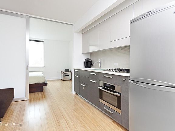 3rd image of 505 W 47th St #4G