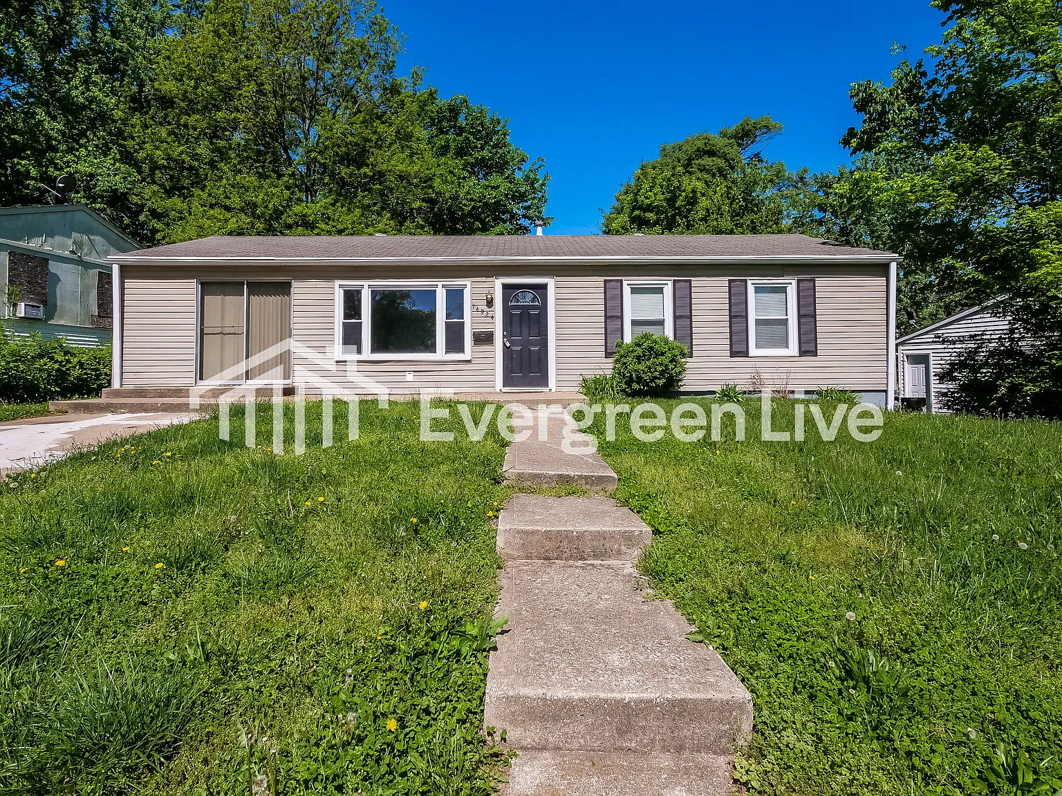 3 bed, 1.0 bath, 1225 sqft, $1,445 — Photo 1