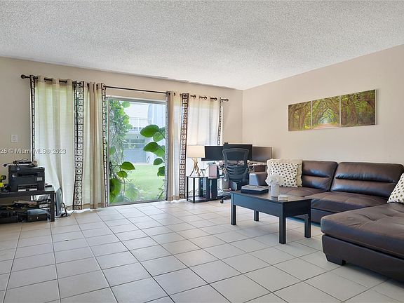 4th image of 9365 Fontainebleau Blvd APT E115