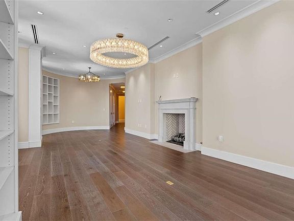 5th image of 3376 Peachtree Rd NE APT 35A