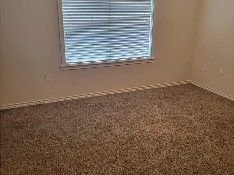 2327 Cornell Dr — Photo 7
