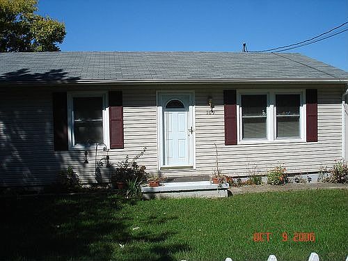 2nd image of 109 Cedar St