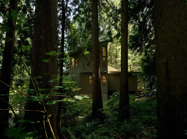 4759 Mountain Hwy, North Vancouver, BC V7K 2K7