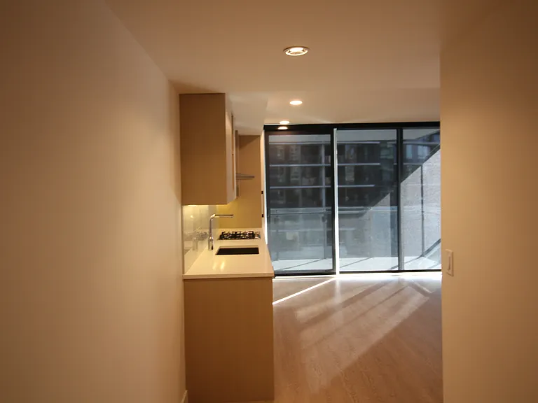89 Nelson St #613 — Photo 5