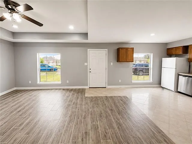 3 bed, 2.0 bath, 1350 sqft, $1,600 — Photo 2