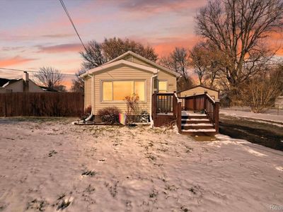 2371 E Parkwood Ave, Burton, MI, 48529