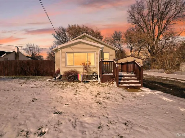 2371 E Parkwood Ave, Burton, MI 48529