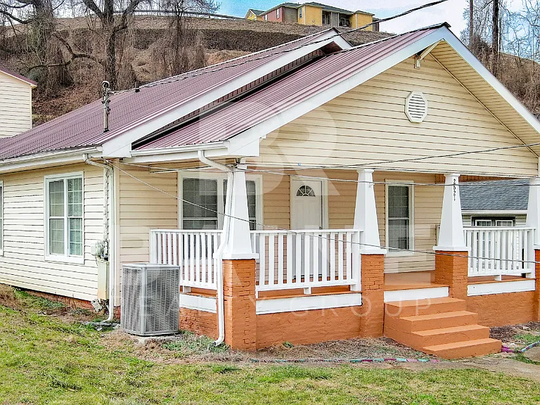 2621 Sevier Ave — Photo 3