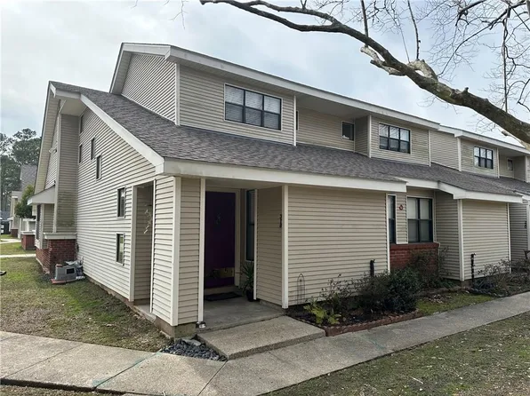 318 Cedarwood Dr, Mandeville, LA 70471