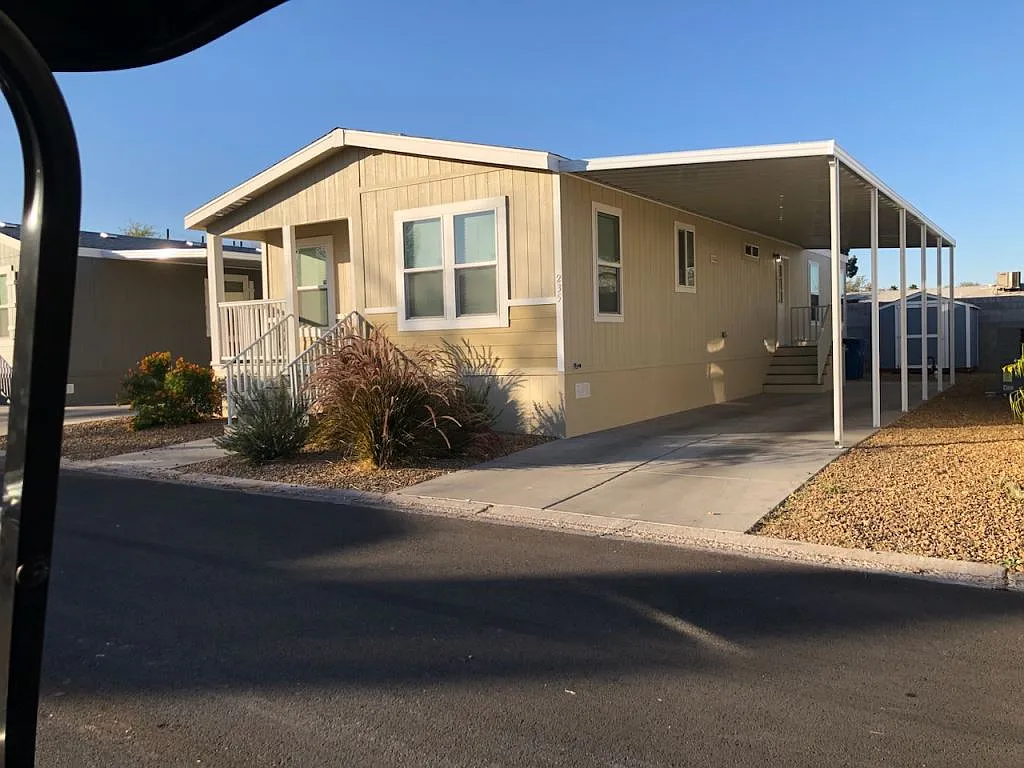 3 bed, 2.0 bath, 1344 sqft, $1,594 — Photo 2