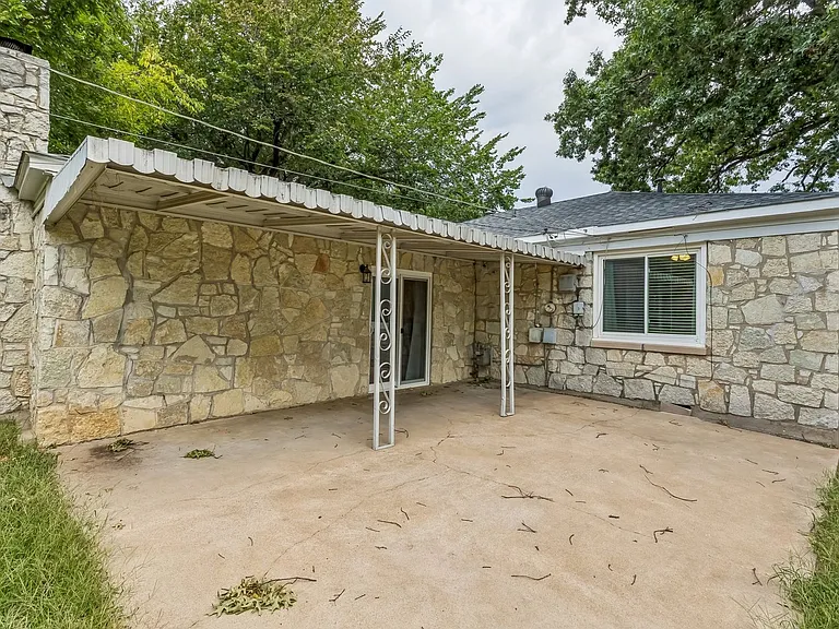 3900 NW 27th St — Photo 33