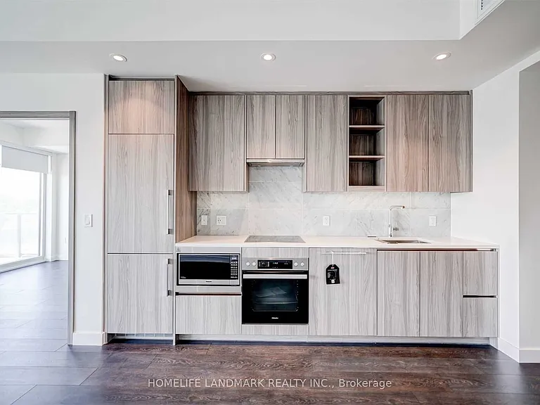 85 McMahon Dr #905 — Photo 11