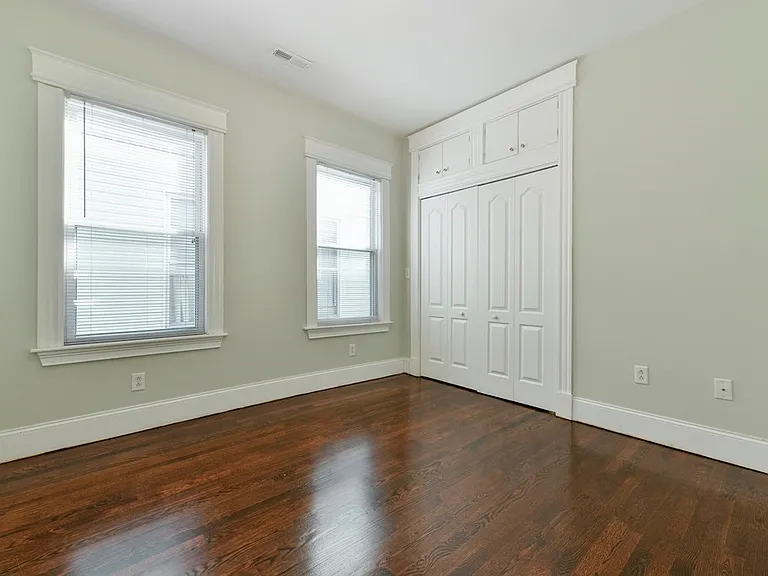 627 E 6th St #3 — Photo 12