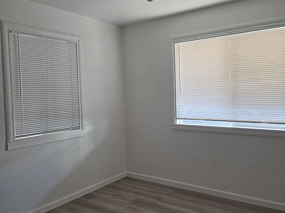 5th image of 924 21st St APT 4