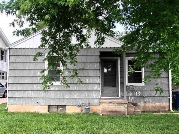 526 N Main St, Buhler, KS 67522