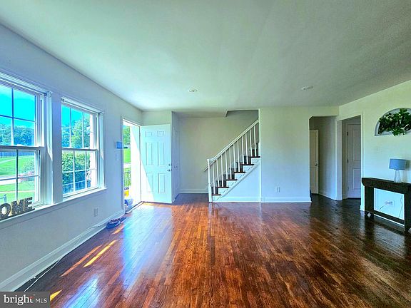 5th image of 1943 Edgewood Rd