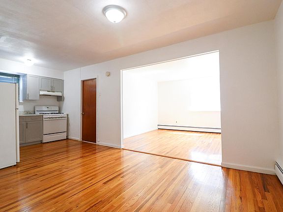 3rd image of 3172 Layton Ave