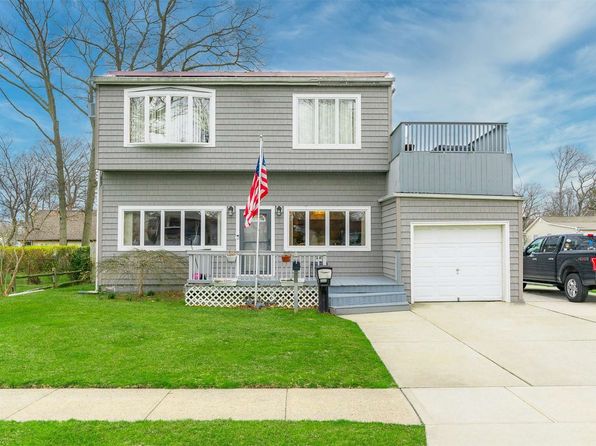 11726 Real Estate 11726 Homes For Sale Zillow