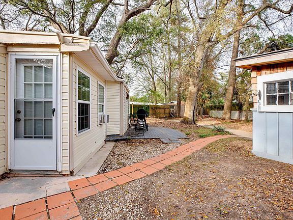 2nd image of 810 Planters Trace Loop