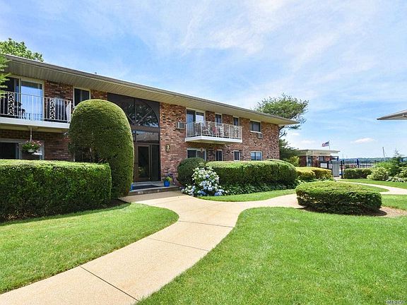 3rd image of 1 Toms Point Ln