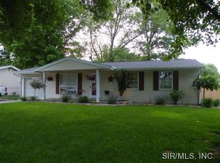 8 E Poos Dr, New Baden, IL