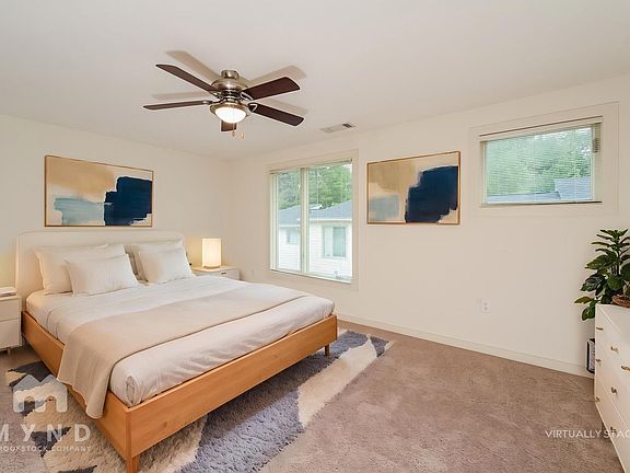 4th image of 1379 Stirling Cir NW