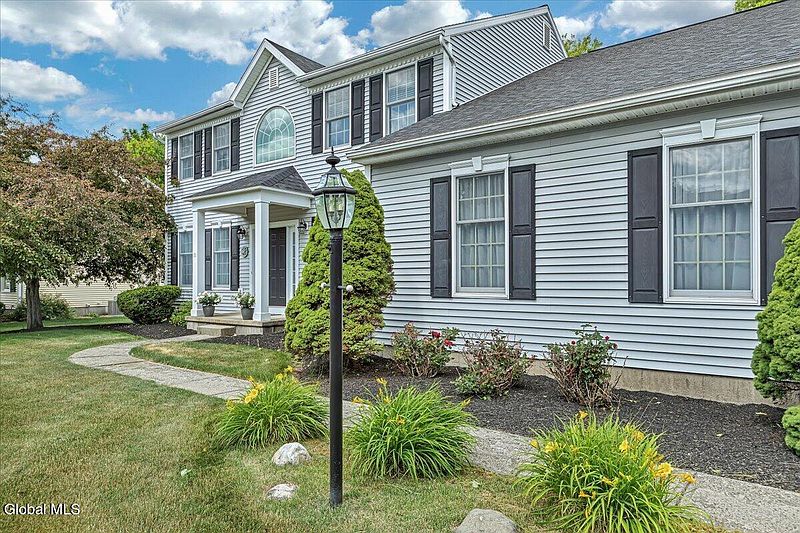 2nd image of 31 Ivywood Drive
