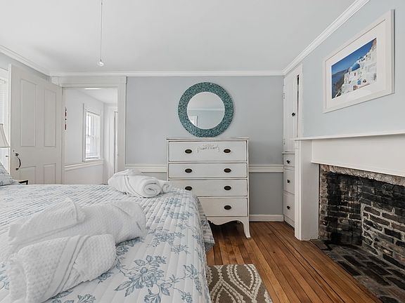 5th image of 13 Franklin St #13