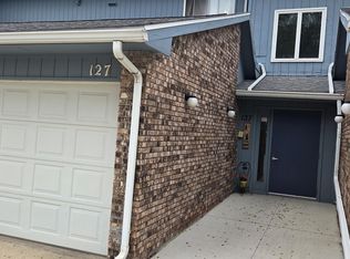 127 Southbrooke Dr APT 5, Waterloo, IA 50702